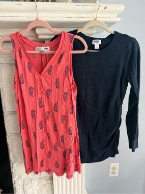 Old Navy Coral V-Neck Paisley Maternity Tank & Navy Sweater (Set of 2 Pieces)